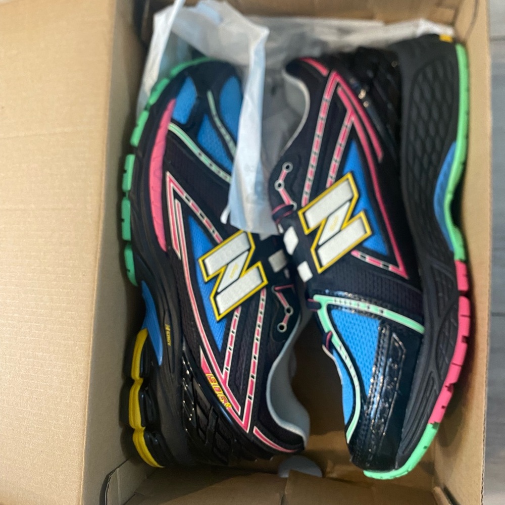 NEW BALANCE 1906R WOMEN 7 /MEN 5.5 ( UNISEX )